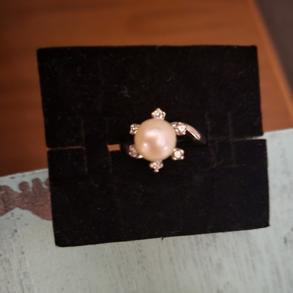 Women's Vintage Cultured Pearl And Diamond Ring. - Picture 3 of 3